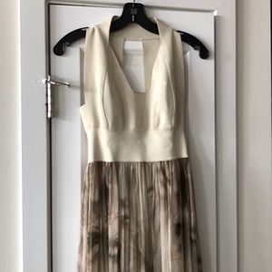Maxi dress cream with flowing bottom